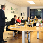Zu Gast bei CURSOR: Vorstand Thomas Rühl präsentiert Teilnehmern der CRM-Lehrveranstaltung an der JLU Gießen sein Unternehmen. Foto: S. Barthel | CURSOR