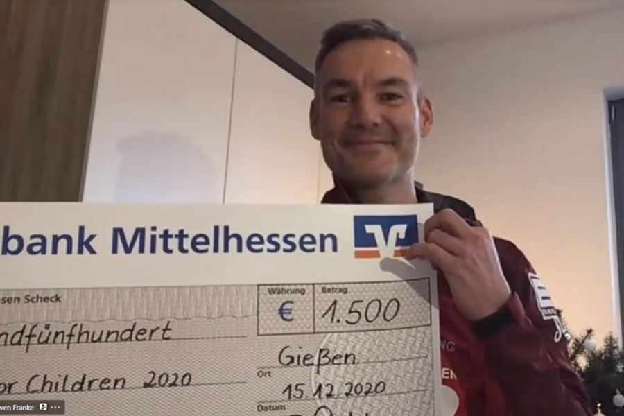 In diesem Jahr gab es eine besondere Premiere: Zum ersten Mal fand die Spendenübergabe an Sven Franke, Initiator von Running for Children, virtuell per Videokonferenz statt.
