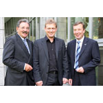 Stephan Morgenschweis (Mitte) mit CURSOR-Vorständen Jürgen Topp (links) und Thomas Rühl freuen sich über die Zusammenarbeit
