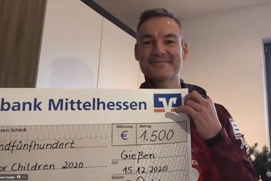 In diesem Jahr gab es eine besondere Premiere: Zum ersten Mal fand die Spendenübergabe an Sven Franke, Initiator von Running for Children, virtuell per Videokonferenz statt.