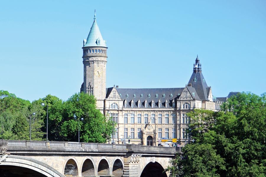 Frontseite des Opernhaus Halle